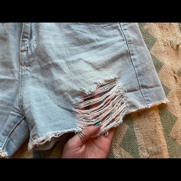 MOSSIMO | Women’s Distressed High Rise Boyfriend Midi Light Wash Jean Shorts EUC - Picture 4 of 9